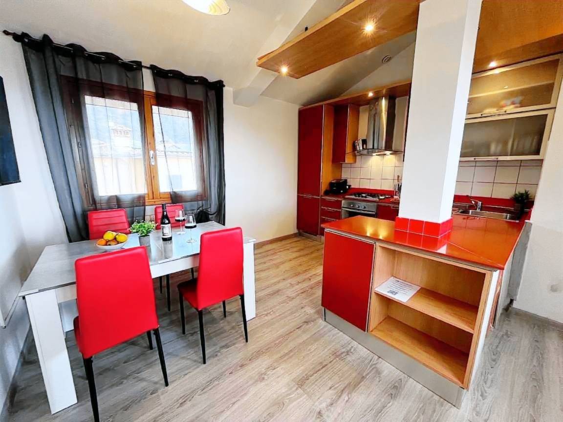 72 M² Appartement ∙ 2 Slaapkamers ∙ 4 Gasten - Vinci