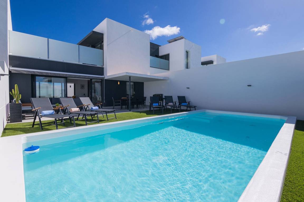 200 M² Villa ∙ 3 Bedrooms ∙ 6 Guests - La Oliva