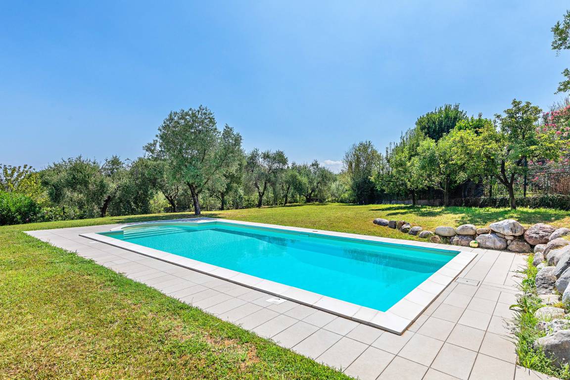 180 M² Villa Vacanza ∙ 5 Camere Da Letto ∙ 9 Ospiti - Padenghe Sul Garda