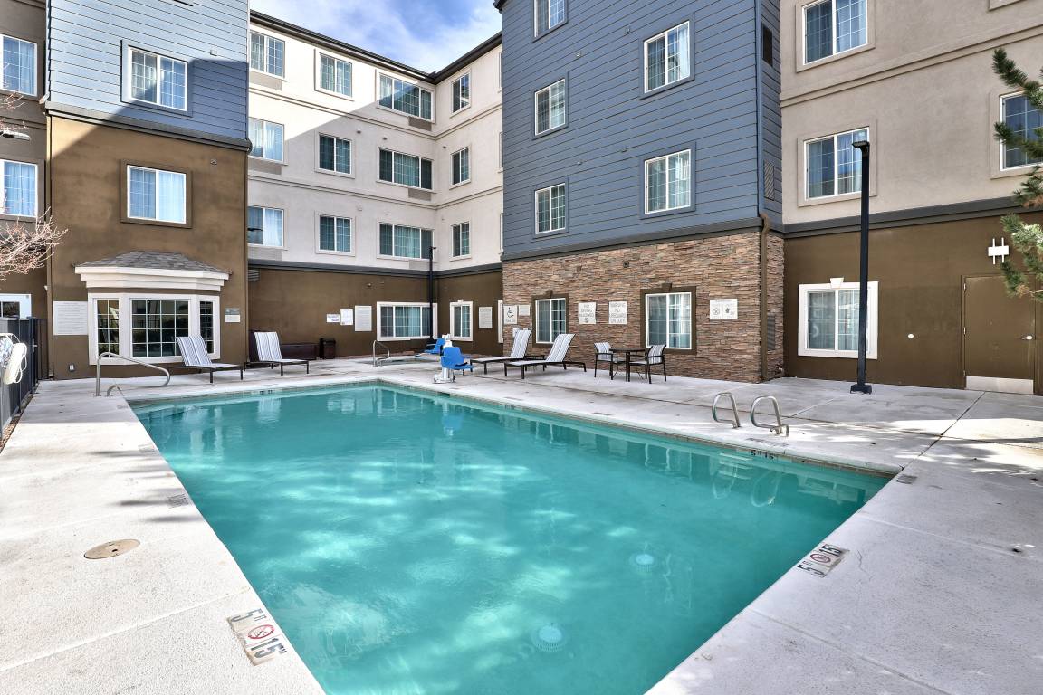 Hotel ∙ 2 Bedrooms ∙ 6 Guests - Albuquerque, NM