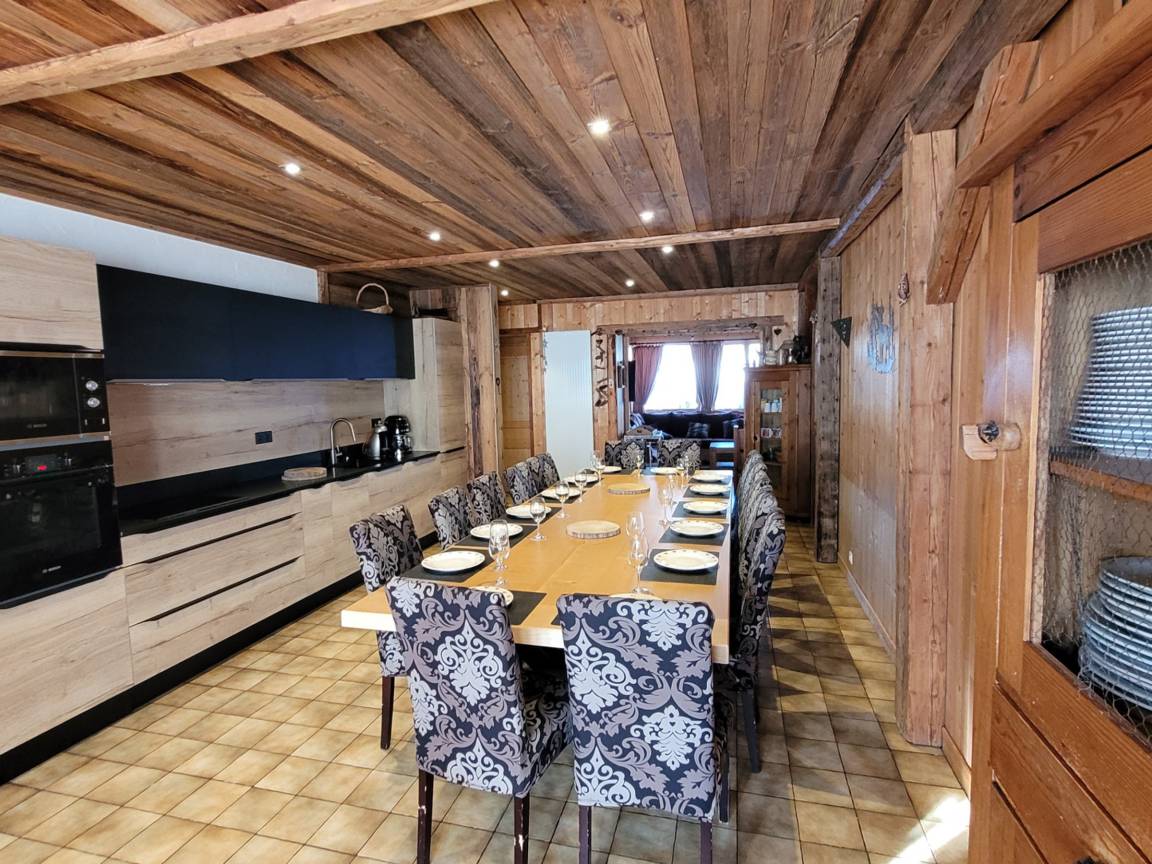 237 M² Chalet ∙ 7 Bedrooms ∙ 18 Guests - Samoëns