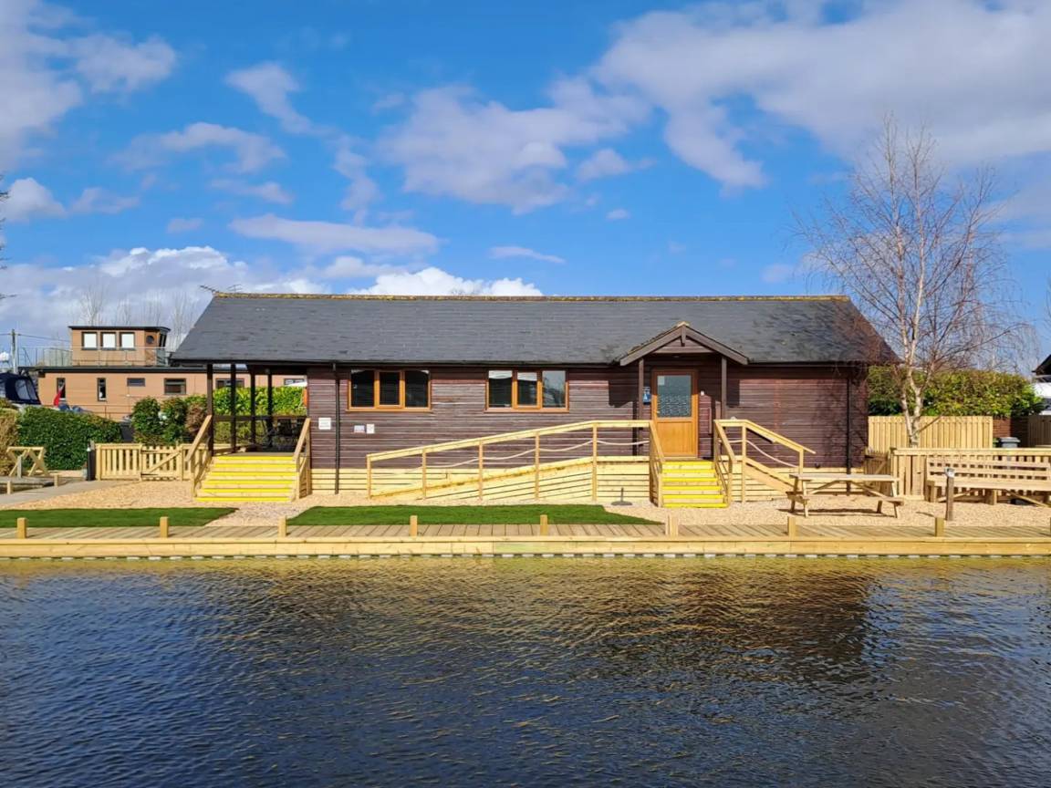 Cottage ∙ 3 Bedrooms ∙ 6 Guests - Wroxham