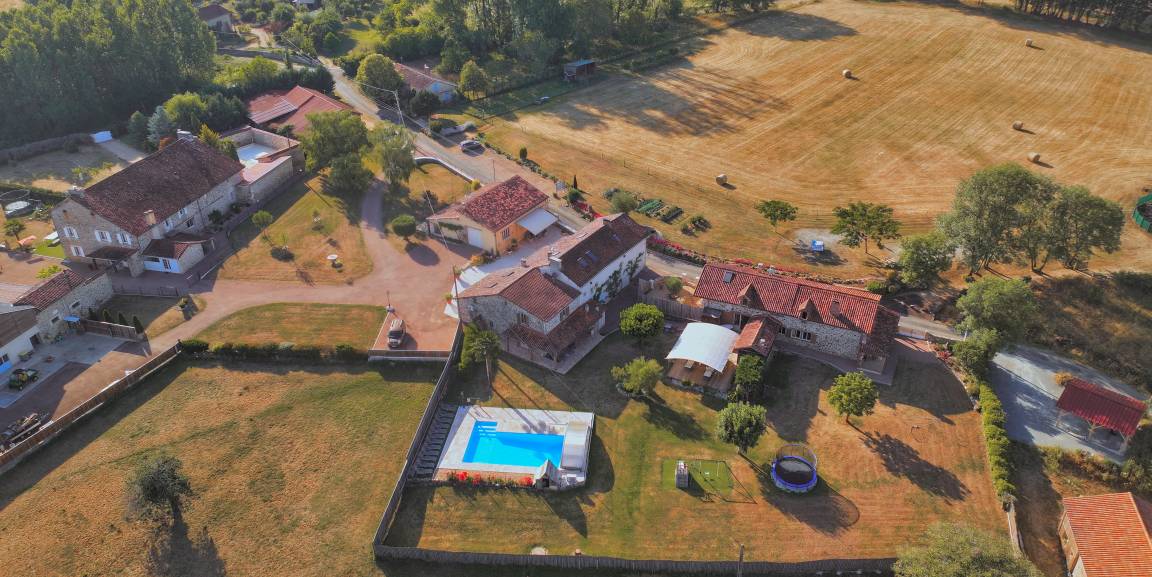 600 M² Gîte ∙ 15 Chambres ∙ 40 Personnes - Dordogne