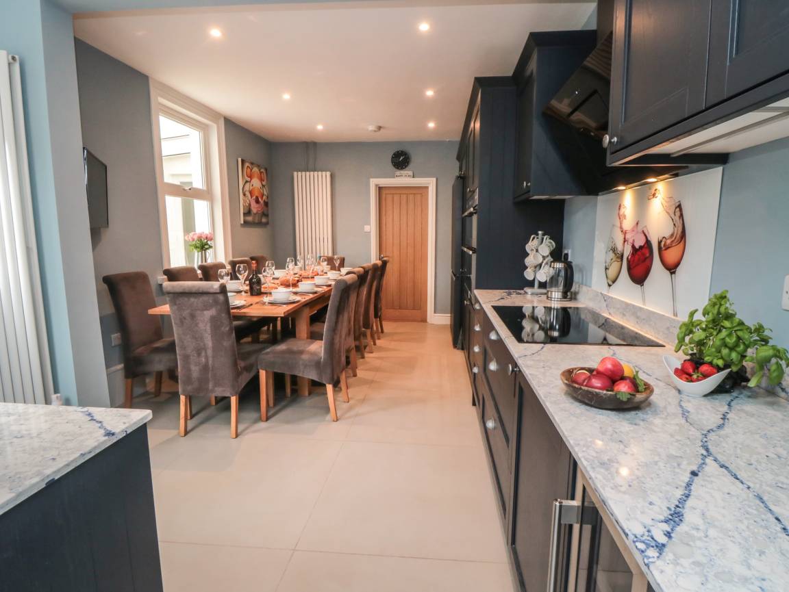 Cottage ∙ 7 Bedrooms ∙ 12 Guests - Filey
