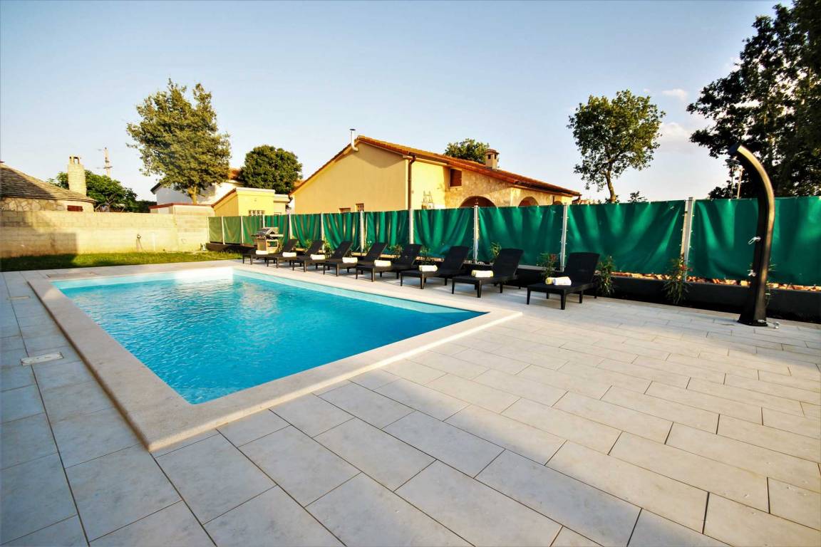 220 M² Villa ∙ 4 Schlafzimmer ∙ 10 Gäste - Peroj