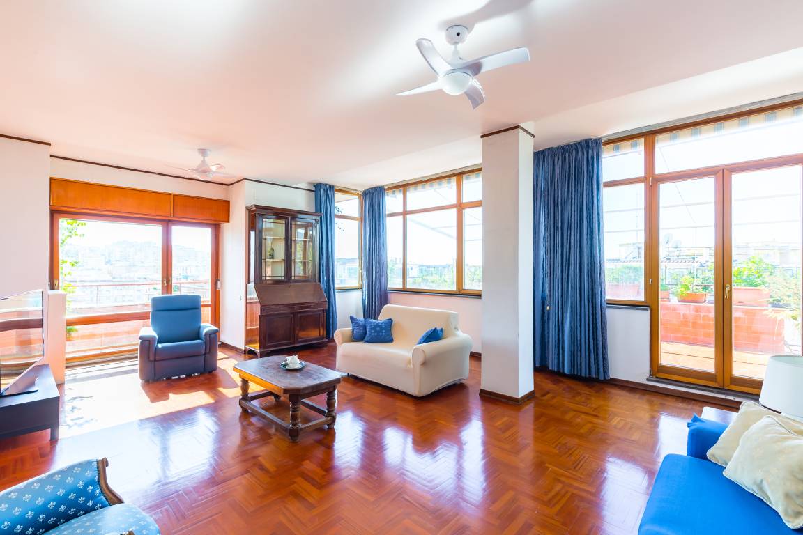 175 M² Apartamento ∙ 2 Habitaciones ∙ 6 Huéspedes - Nápoles