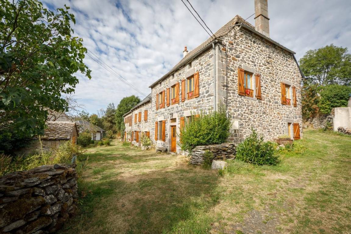 130 M² Maison De Vacances ∙ 3 Chambres ∙ 8 Personnes - Cantal