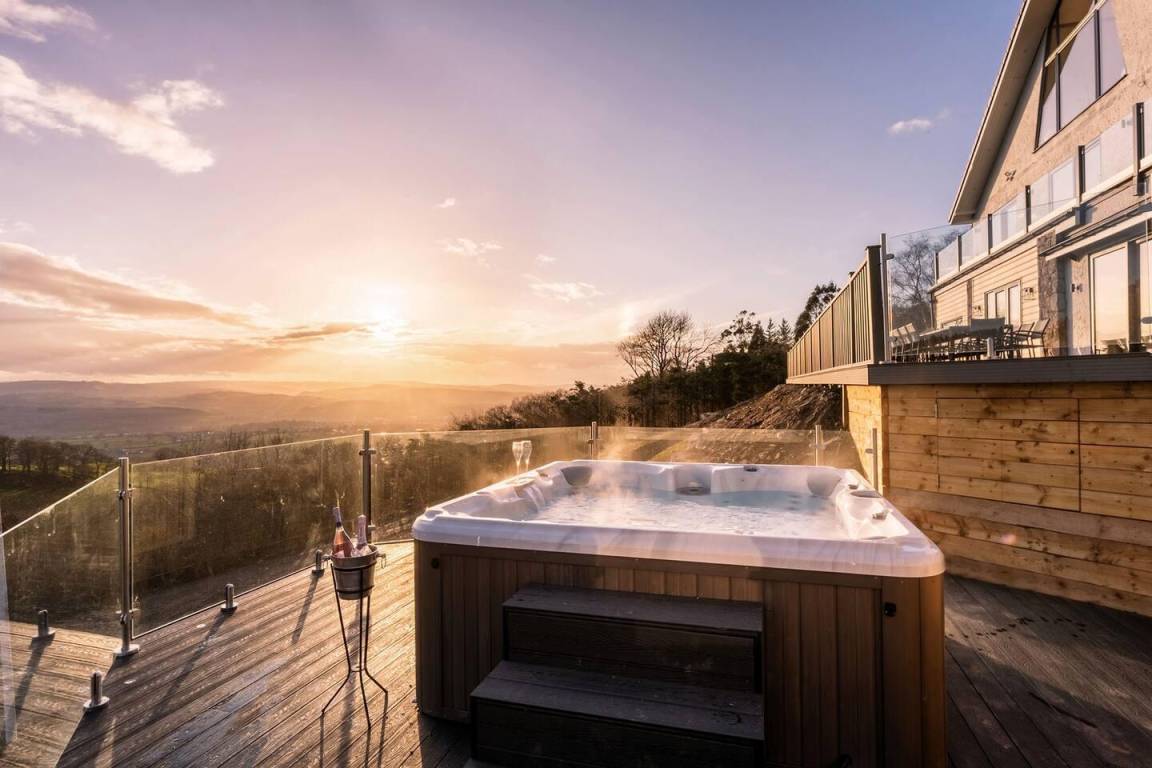 245 M² House ∙ 11 Bedrooms ∙ 30 Guests - Ruthin