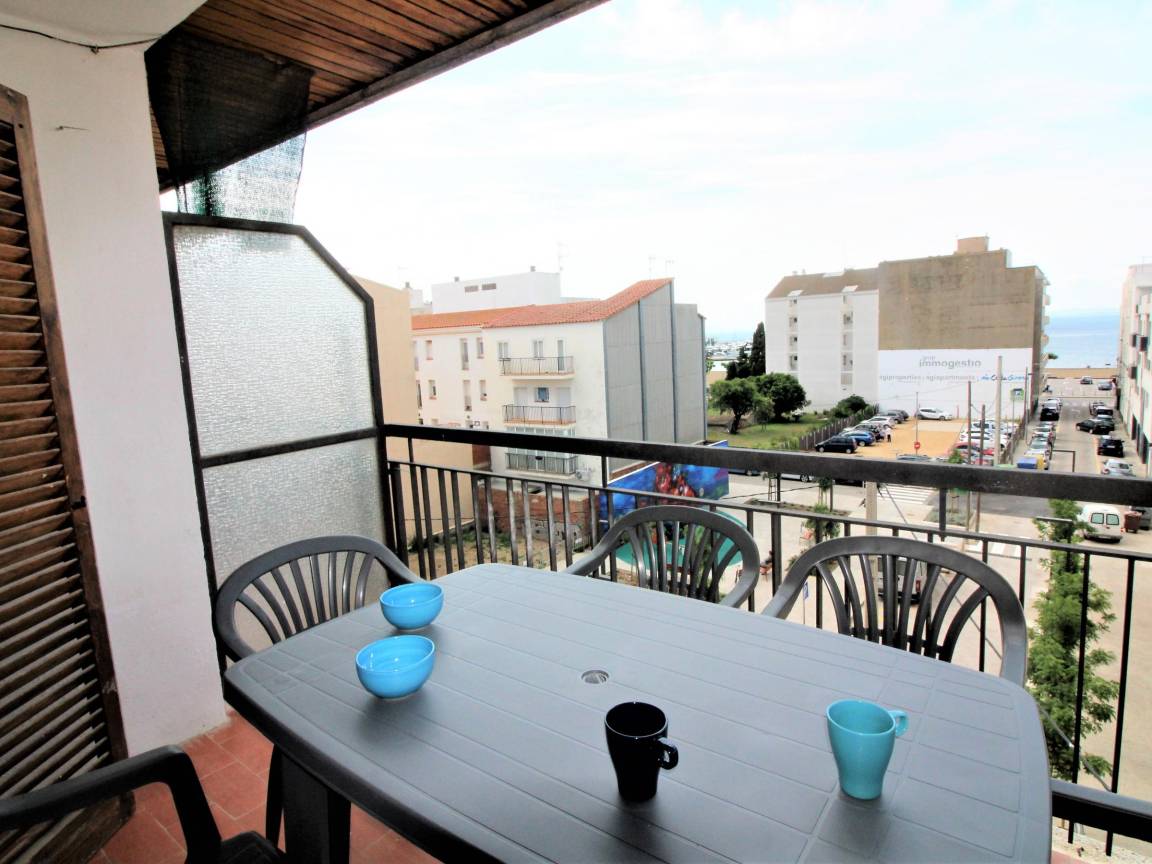80 M² Apartment ∙ 3 Bedrooms ∙ 6 Guests - Cadaqués