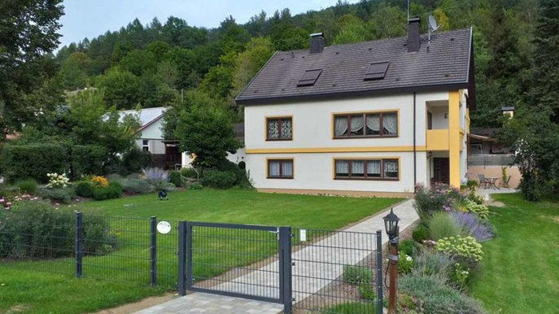 64 M² Ferienwohnung ∙ 1 Schlafzimmer ∙ 3 Gäste - Hollfeld
