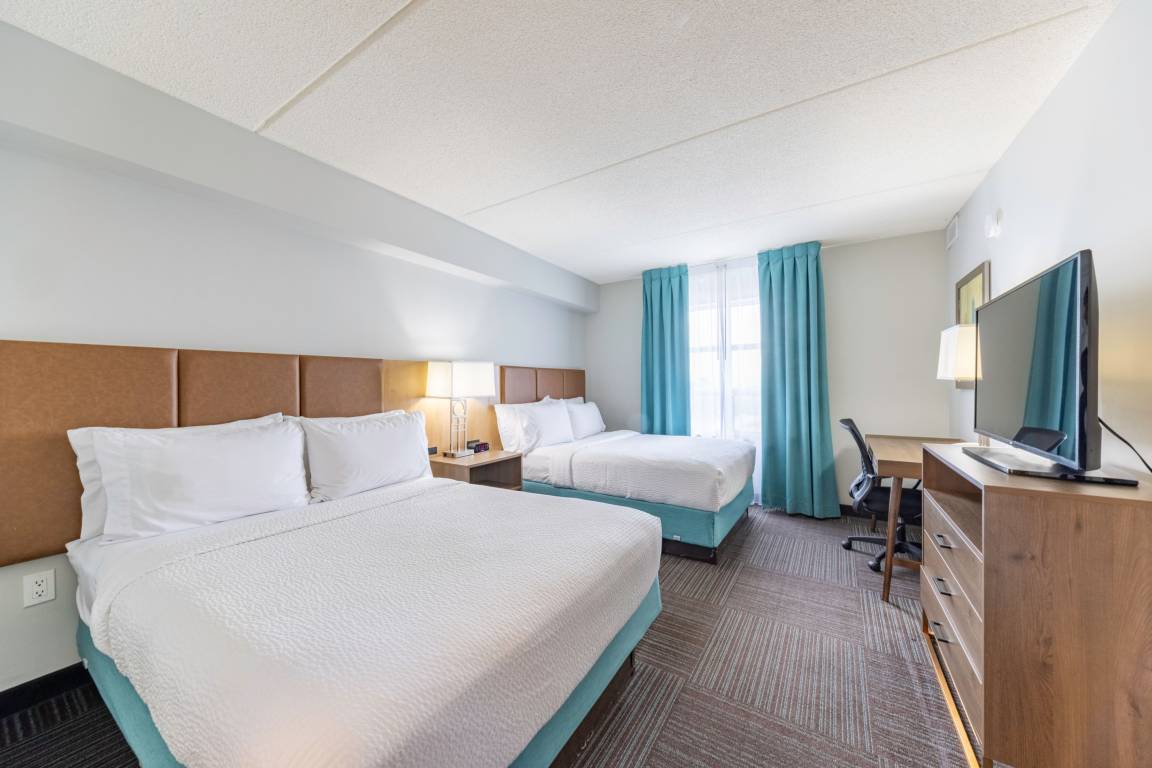 Hotel ∙ 2 Bedrooms ∙ 6 Guests - Guelph