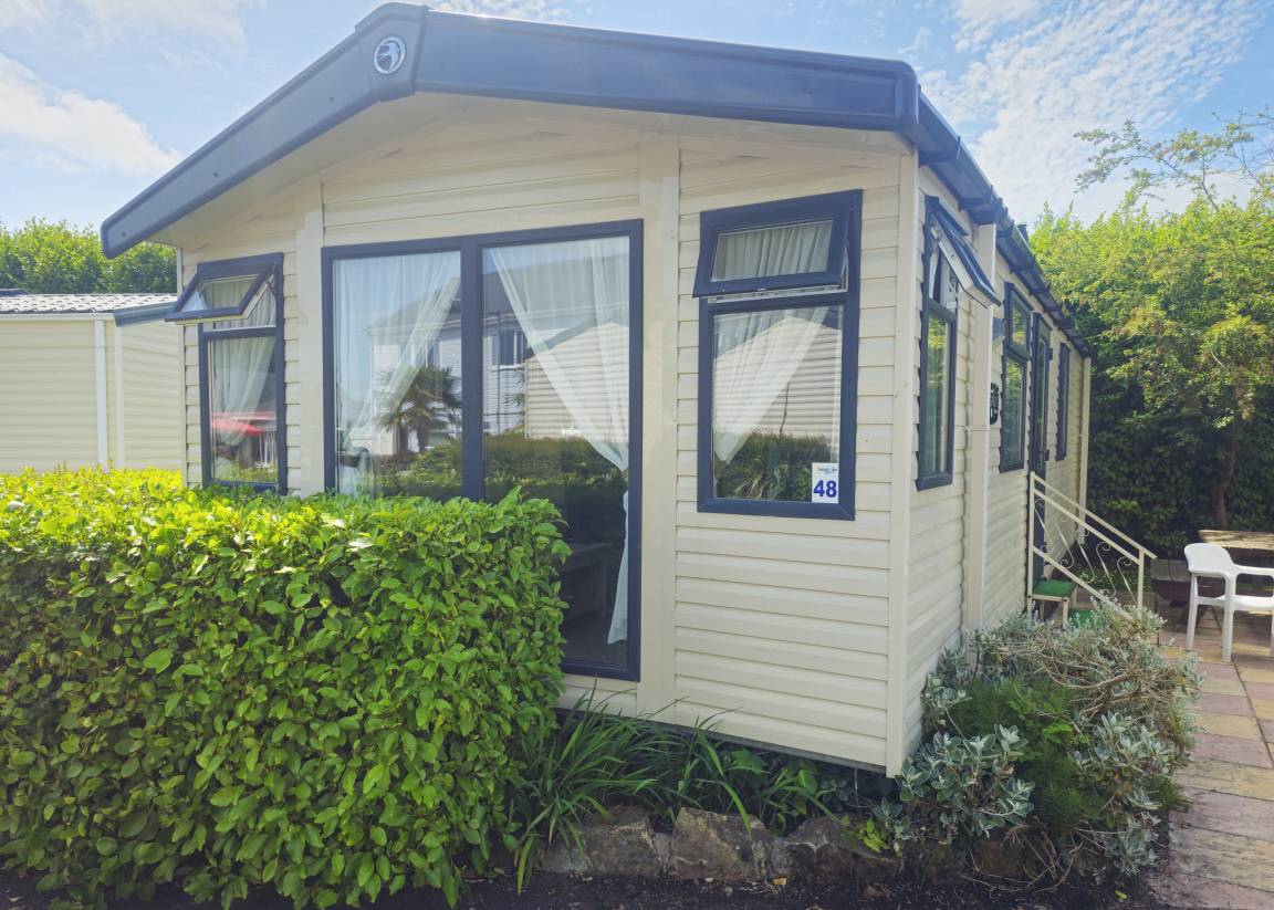 Caravan ∙ 2 Bedrooms ∙ 6 Guests - Tenby