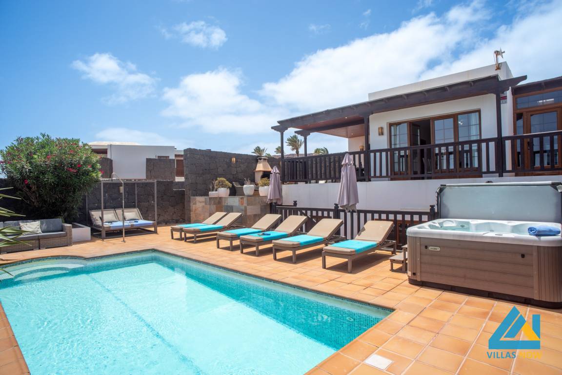 255 M² Villa ∙ 4 Bedrooms ∙ 8 Guests - Lanzarote