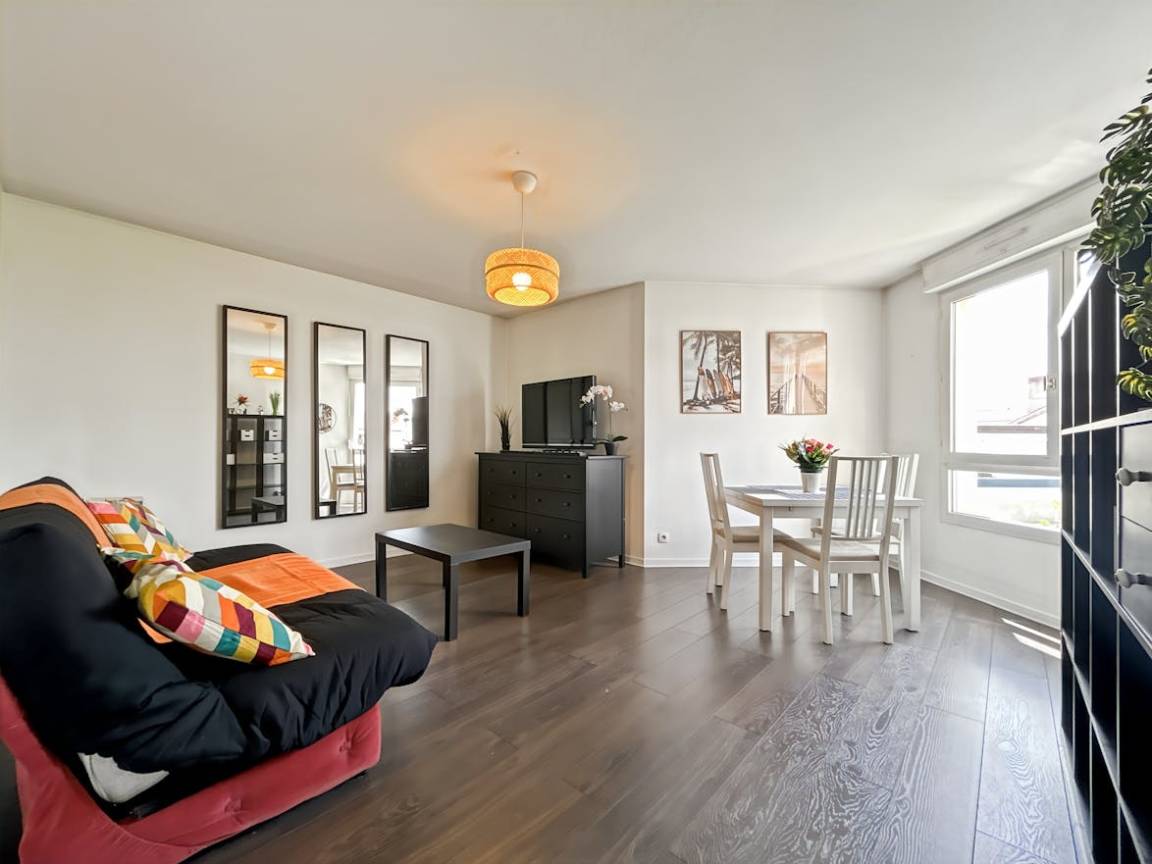 54 M² Apartment ∙ 1 Bedroom ∙ 2 Guests - Lyon
