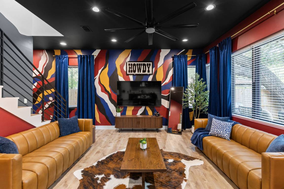 Apartment ∙ 3 Bedrooms ∙ 14 Guests - Austin, TX