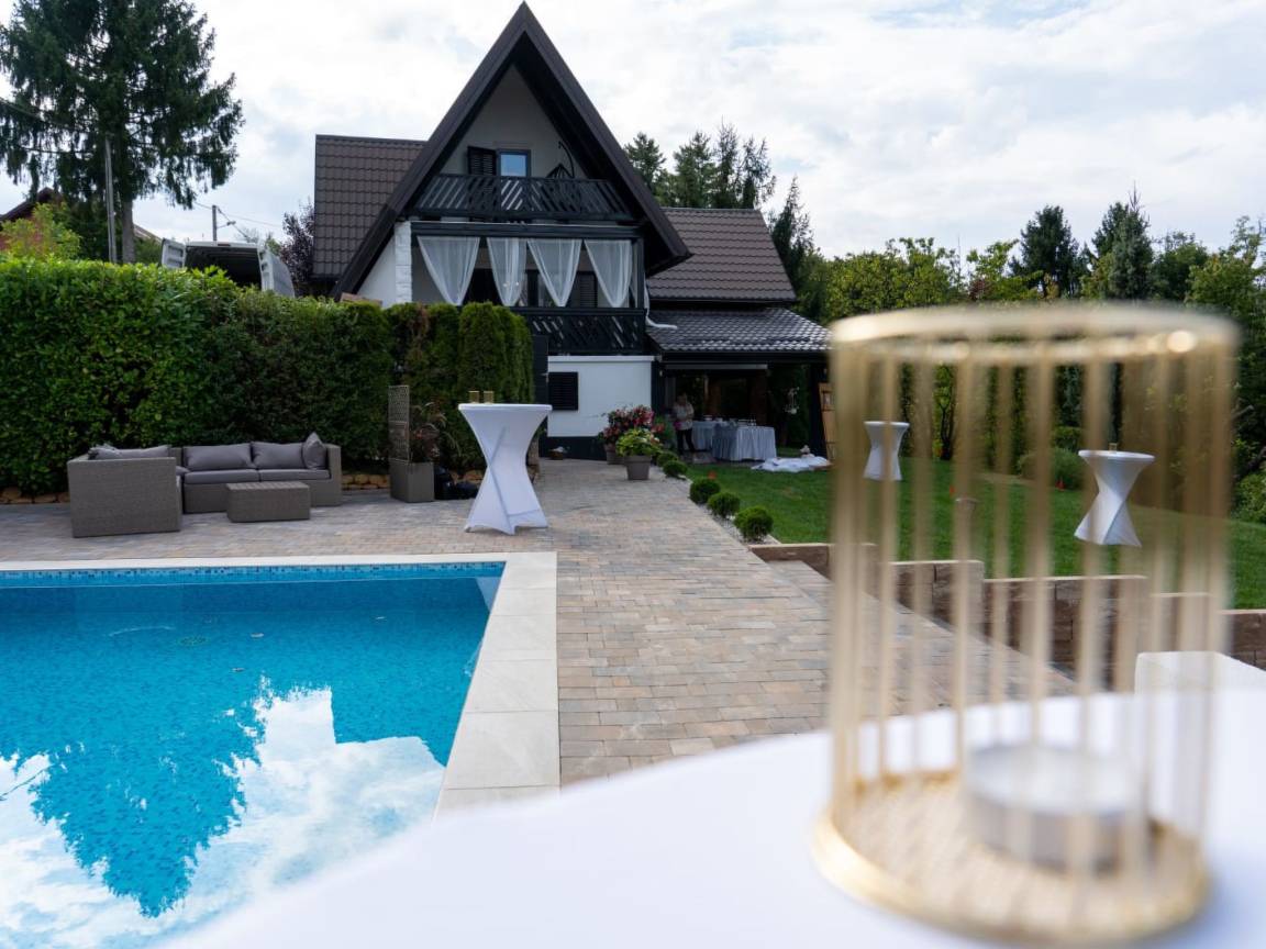 140 M² Ferienhaus ∙ 1 Schlafzimmer ∙ 8 Gäste - Varaždin