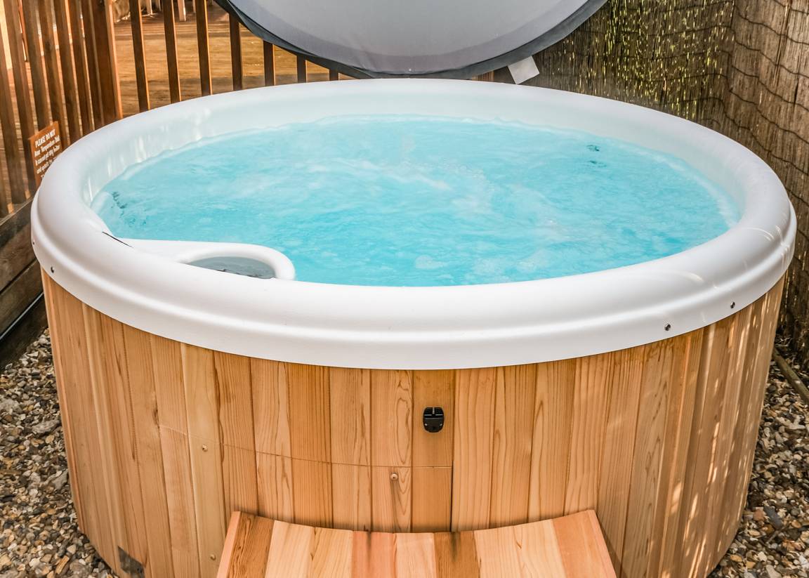 Chalet ∙ 2 Bedrooms ∙ 4 Guests - Norfolk