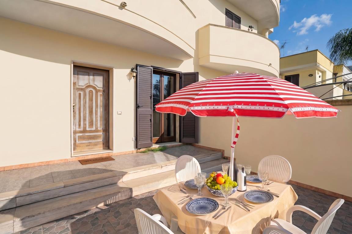 100 M² Villa ∙ 1 Makuuhuone ∙ 4 Vierasta - Porto Cesareo