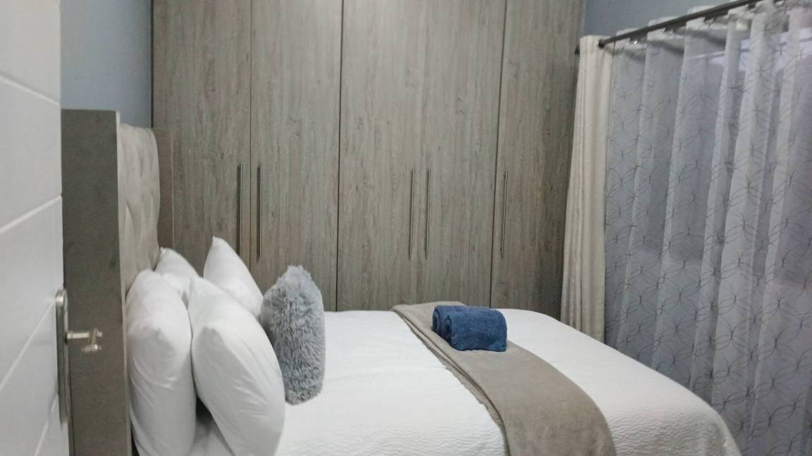120 M² Apartment ∙ 2 Bedrooms ∙ 6 Guests - Durban