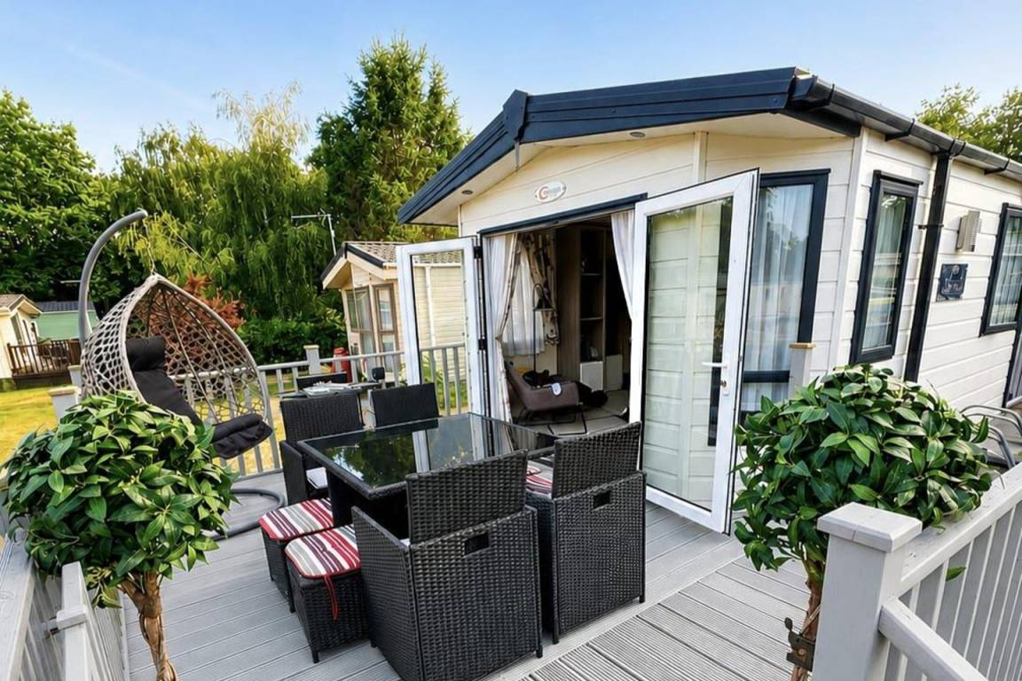 85 M² Cabin ∙ 2 Bedrooms ∙ 6 Guests - Northampton