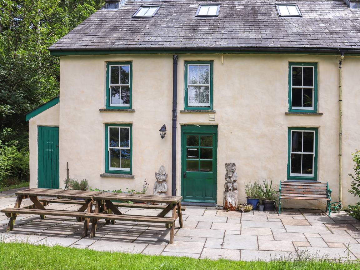 Cottage ∙ 3 Bedrooms ∙ 9 Guests - Lampeter