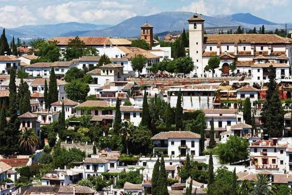 80 M² Apartment ∙ 3 Bedrooms ∙ 7 Guests - Granada