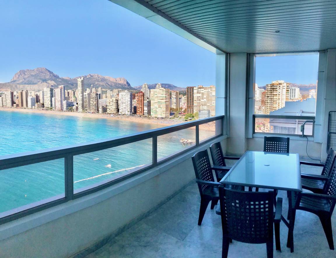 98 M² Huoneisto ∙ 2 Makuuhuonetta ∙ 4 Vierasta - Benidorm