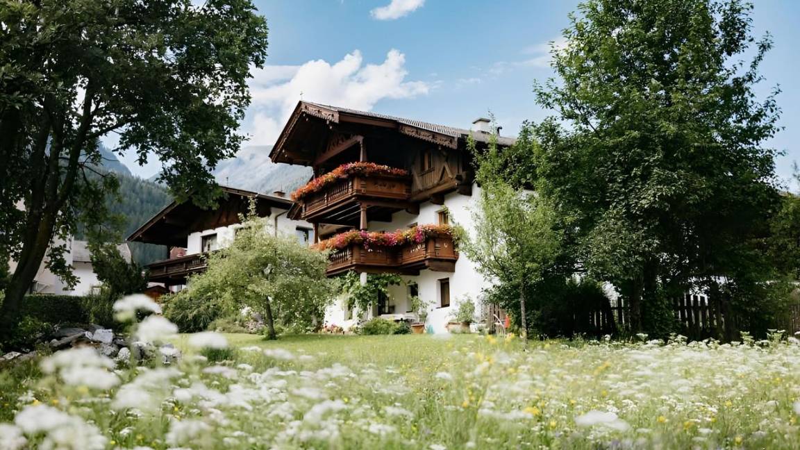 90 M² Ferienwohnung ∙ 3 Schlafzimmer ∙ 7 Gäste - Fulpmes