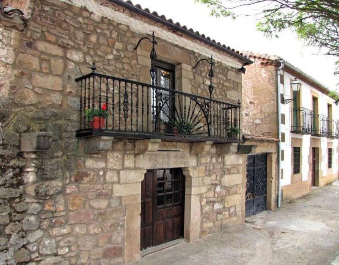 120 M² House ∙ 3 Bedrooms ∙ 7 Guests - Soria