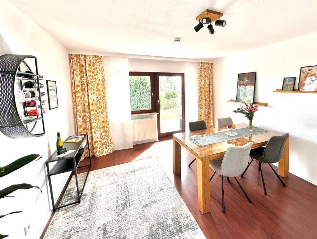 90 M² Ferienwohnung ∙ 1 Schlafzimmer ∙ 2 Gäste - Donaueschingen