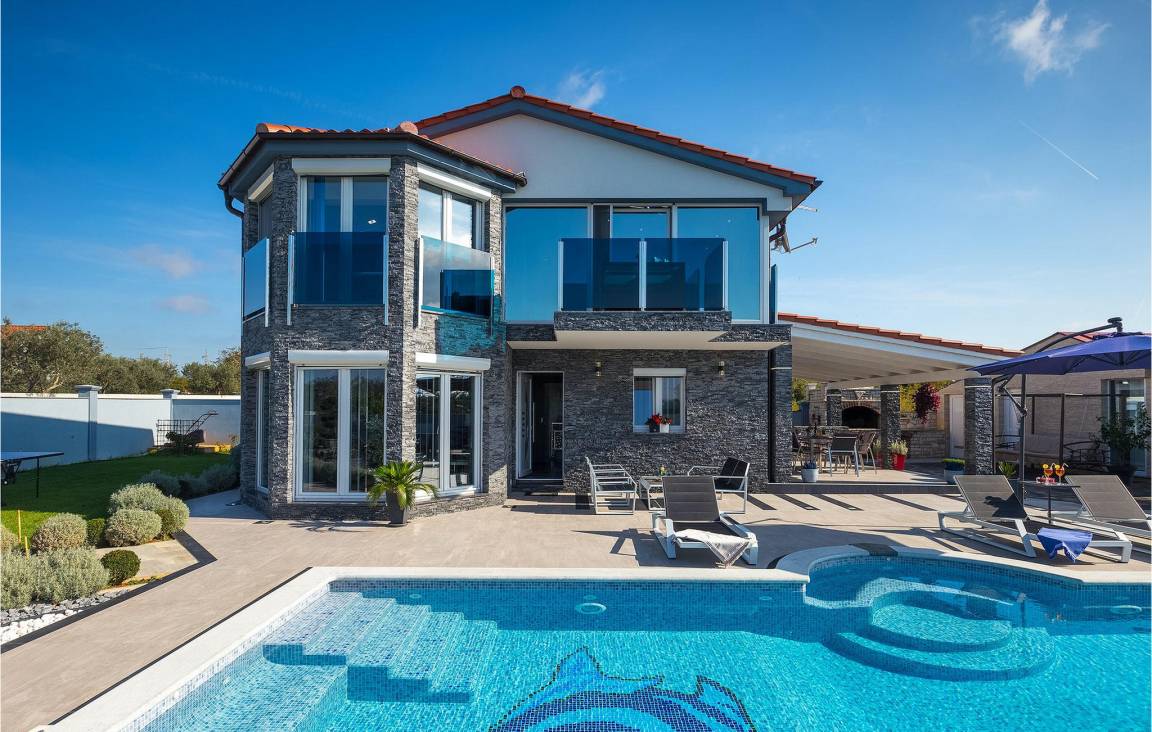156 M² House ∙ 5 Bedrooms ∙ 8 Guests - Pula