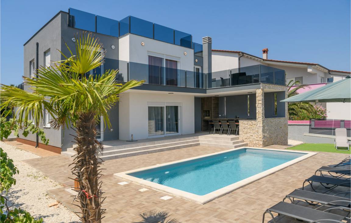 190 M² Ferienhaus ∙ 5 Schlafzimmer ∙ 10 Gäste - Premantura