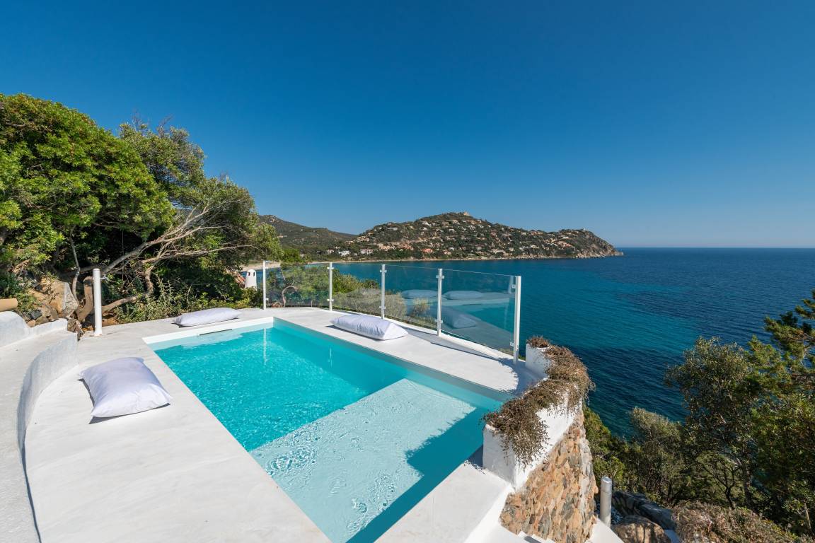 200 M² Villa ∙ 4 Slaapkamers ∙ 8 Gasten - Quartu Sant'Elena