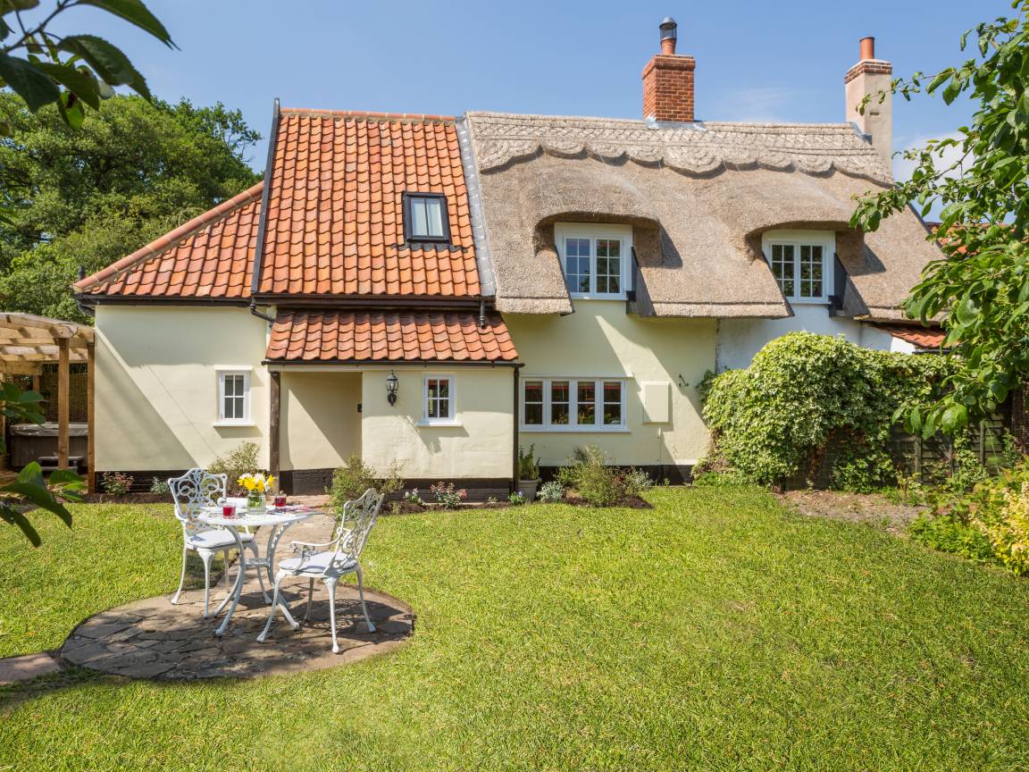Cottage ∙ 2 Bedrooms ∙ 4 Guests - Suffolk