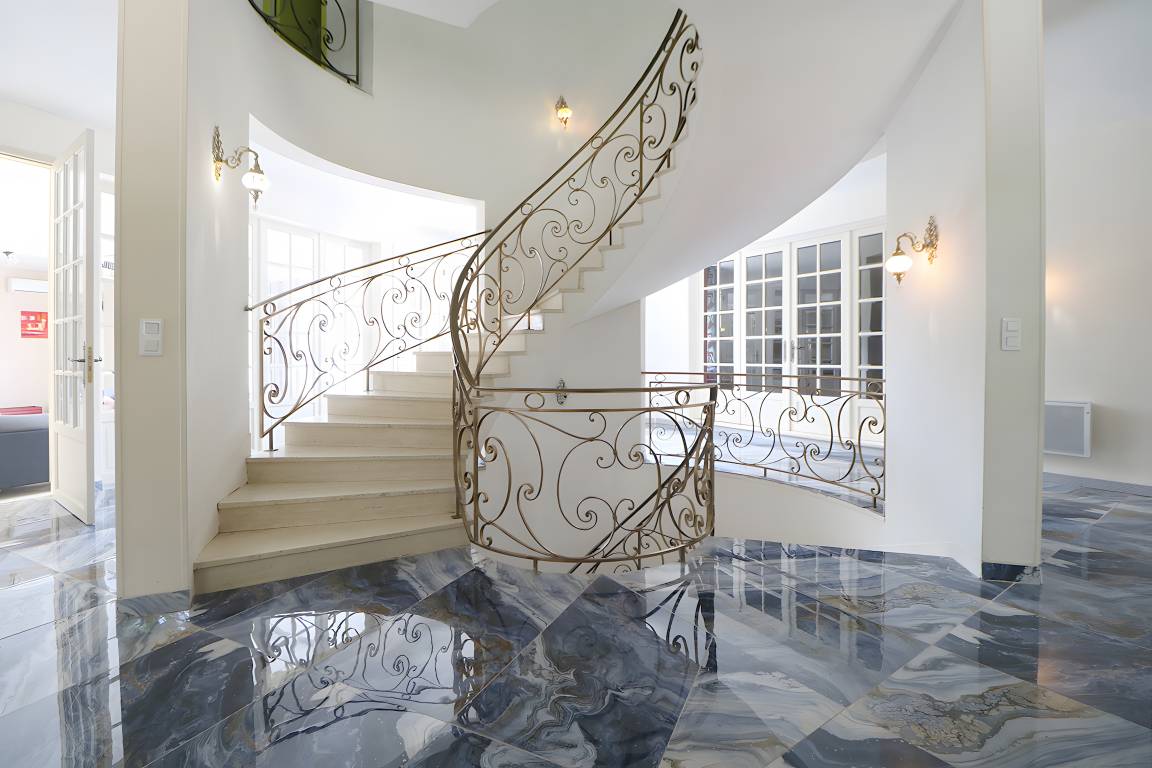 520 M² Maison De Vacances ∙ 8 Chambres ∙ 15 Personnes - Vierzon