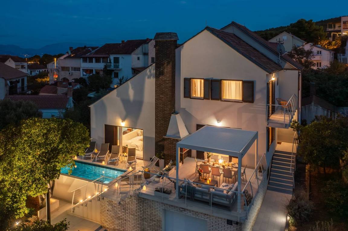 206 M² Villa ∙ 4 Sovrum ∙ 8 Gäster - Postira