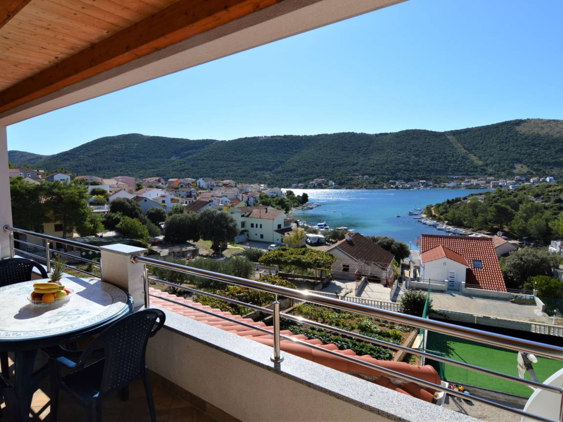 60 M² Ferienwohnung ∙ 2 Schlafzimmer ∙ 6 Gäste - Primošten