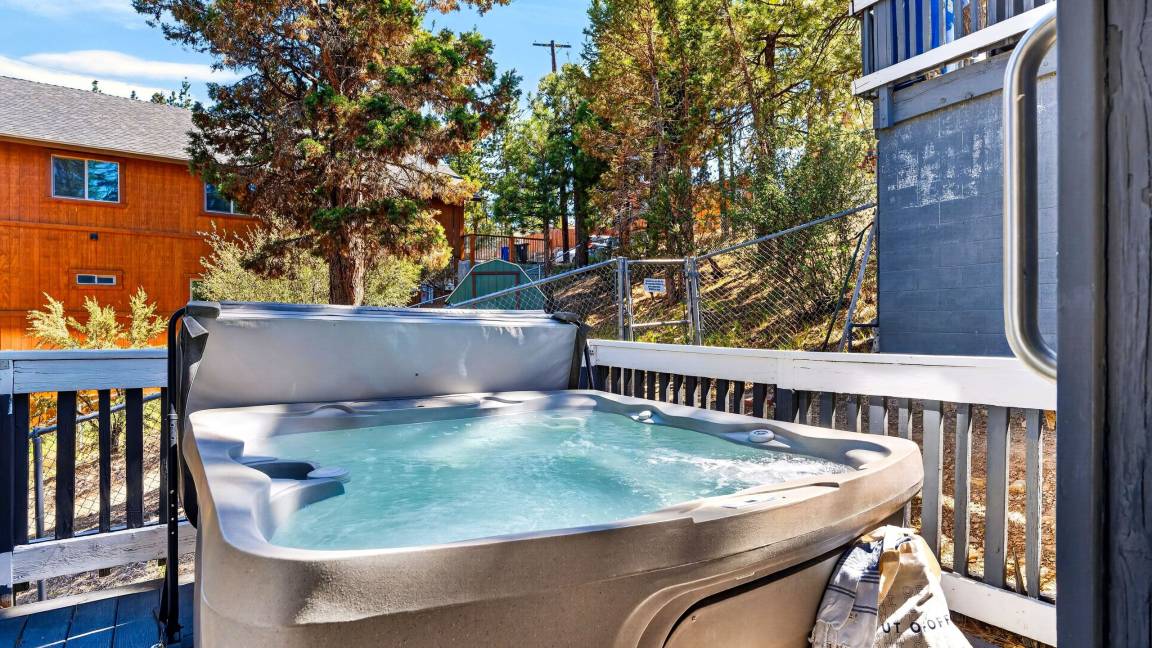 148 M² House ∙ 3 Bedrooms ∙ 8 Guests - Big Bear, CA