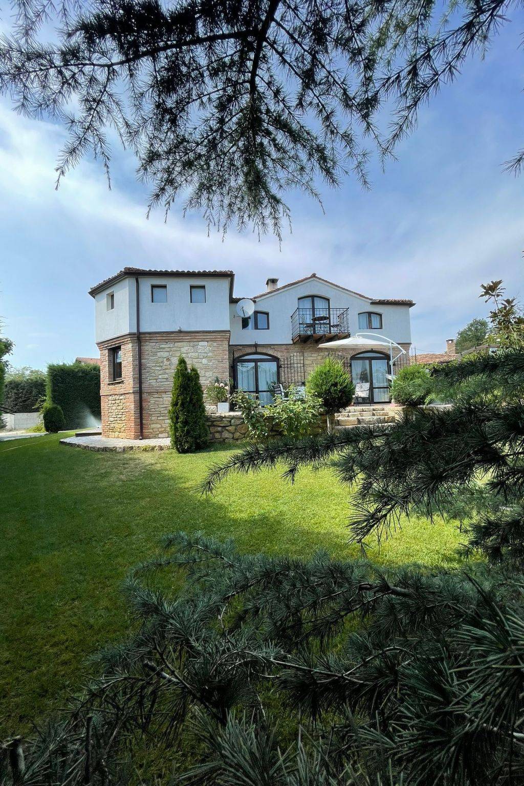 260 M² Huis ∙ 5 Slaapkamers ∙ 8 Gasten - Varna