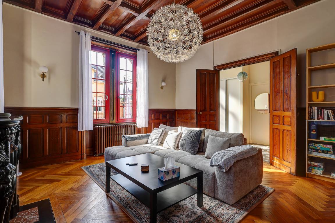 200 M² Maison De Vacances ∙ 5 Chambres ∙ 10 Personnes - Montceau-les-Mines