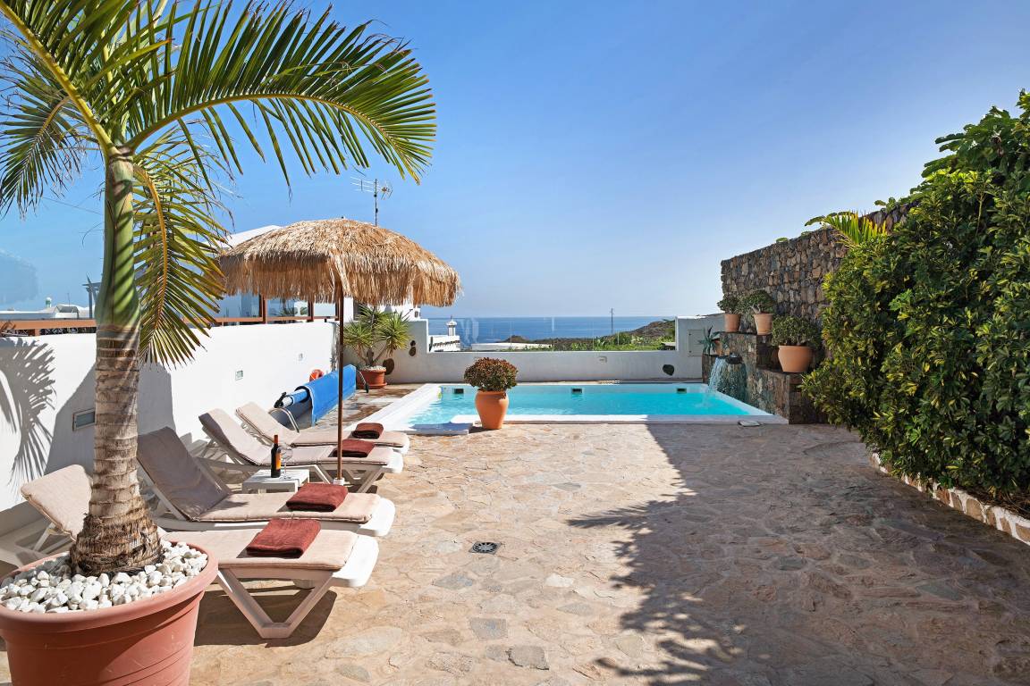 60 M² Villa ∙ 3 Bedrooms ∙ 4 Guests - Costa Teguise
