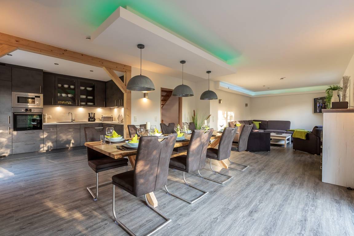 160 M² Talo ∙ 4 Makuuhuonetta ∙ 8 Vierasta - Elend