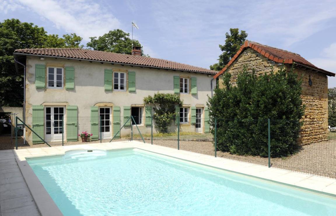 130 m&sup2; G&icirc;te 3 Schlafzimmer 6 G&auml;ste