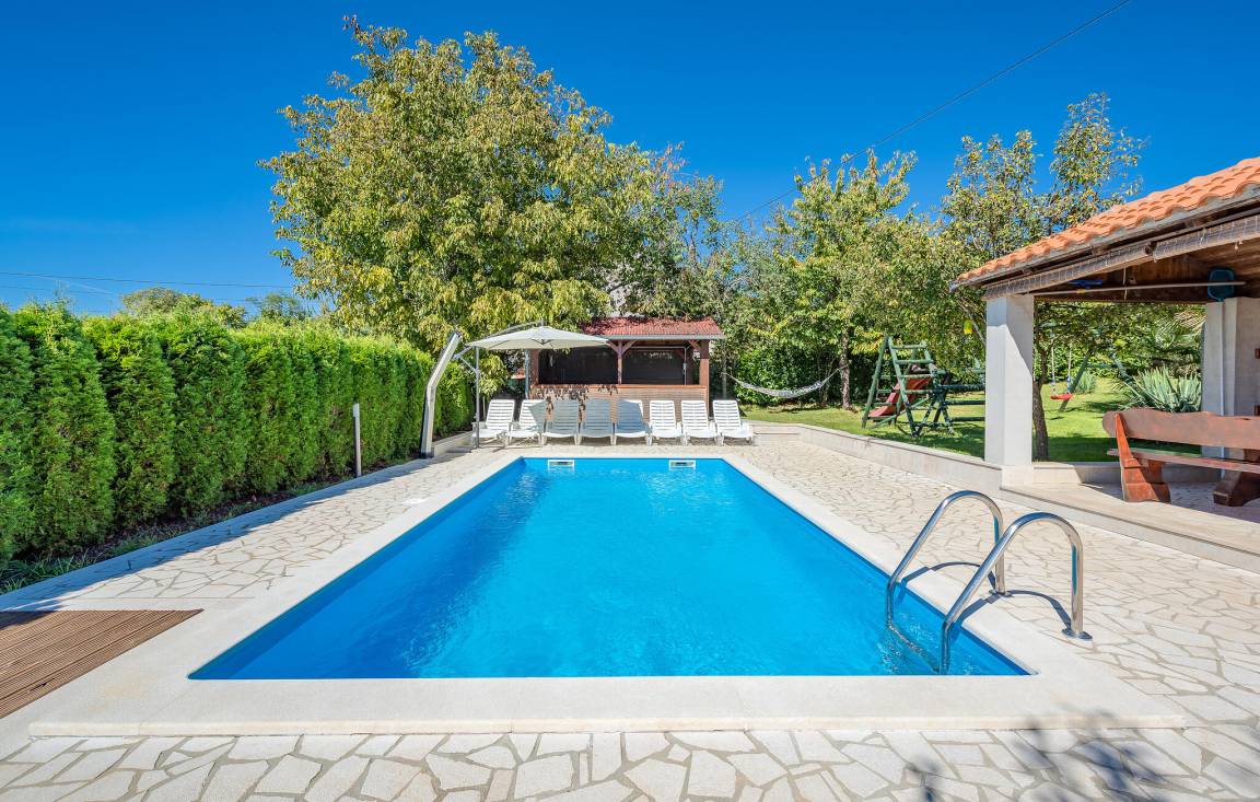 112 M² House ∙ 5 Bedrooms ∙ 10 Guests - Pazin