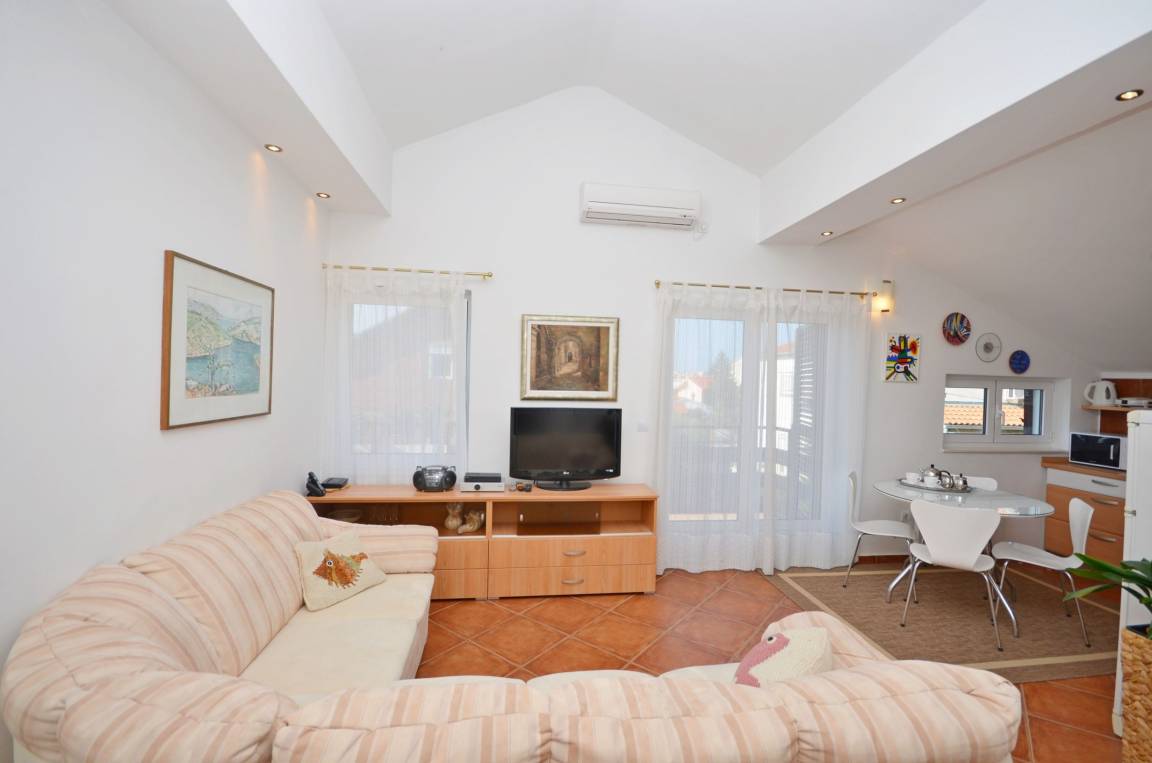 60 M² Ferienwohnung ∙ 2 Schlafzimmer ∙ 4 Gäste - Vodice