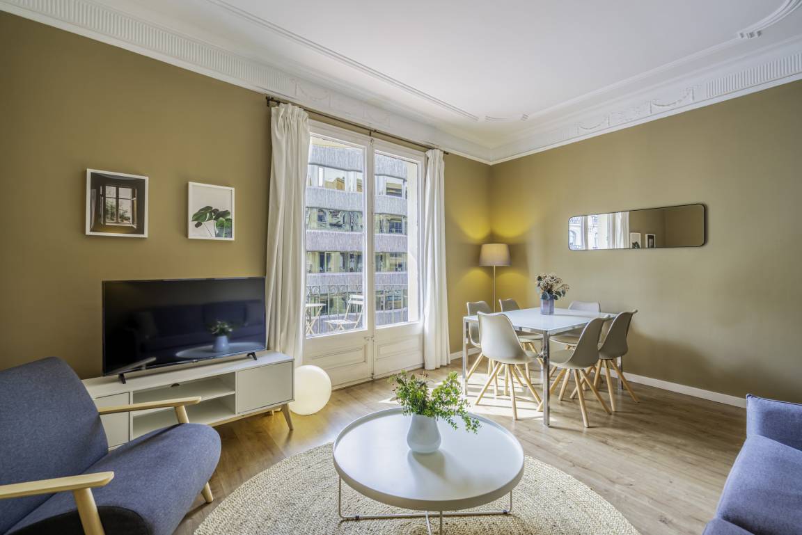 140 M² Apartamento ∙ 4 Habitaciones ∙ 7 Huéspedes - Barcelona
