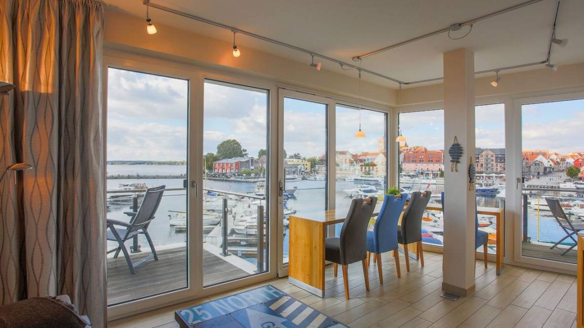 75 M² Ferienwohnung ∙ 2 Schlafzimmer ∙ 4 Gäste - Waren (Müritz)