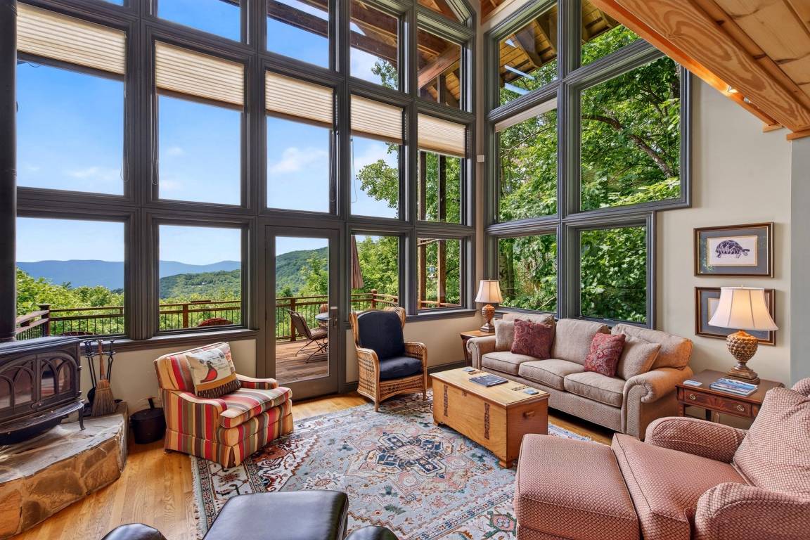 185 M² Cabin ∙ 2 Bedrooms ∙ 4 Guests - Black Mountain, NC