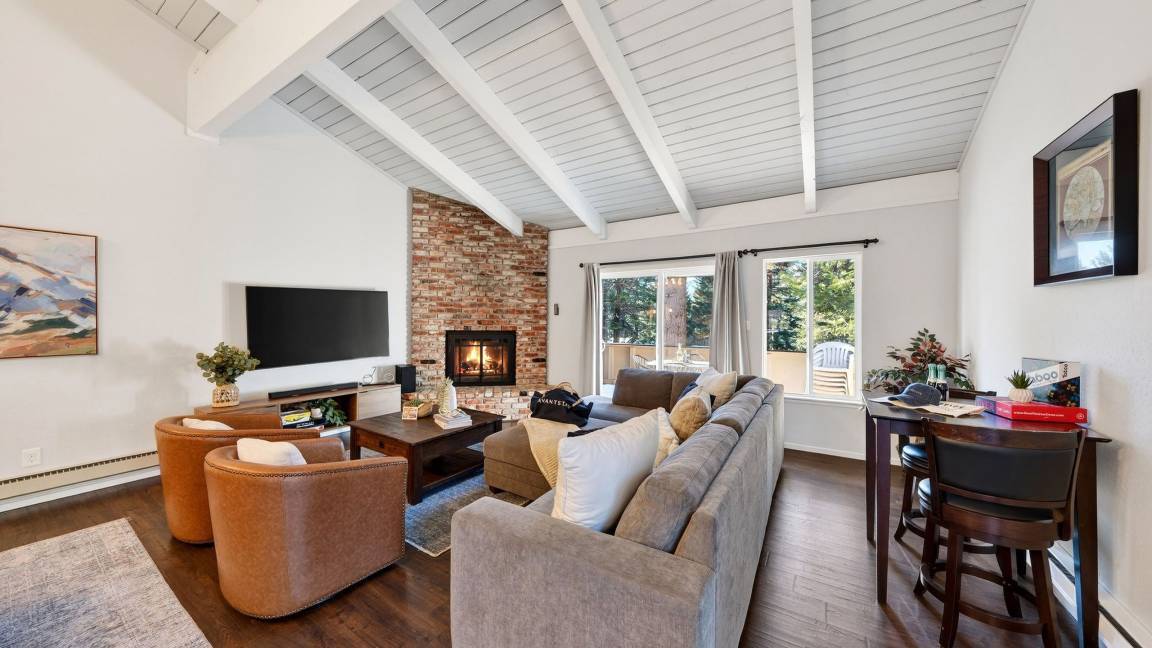 126 M² Apartment ∙ 3 Bedrooms ∙ 8 Guests - Carson City, NV