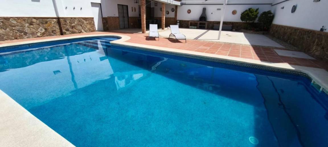 340 M² Huoneisto ∙ 3 Makuuhuonetta ∙ 7 Vierasta - Mollina